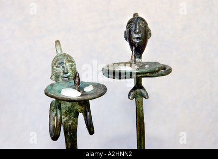 Homme et Femme bronze coulé figurines porte-bougie. DSC 8228 Banque D'Images