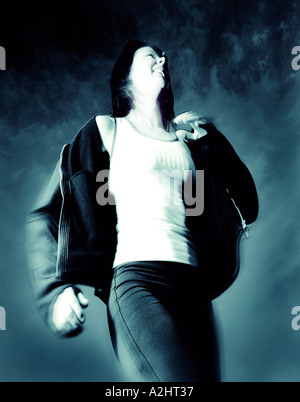 Athletic Femme Age 20-25 d'exécution. L'image est en noir et blanc. Banque D'Images