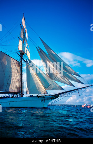 Grand voilier goélette à voiles sur Banque D'Images