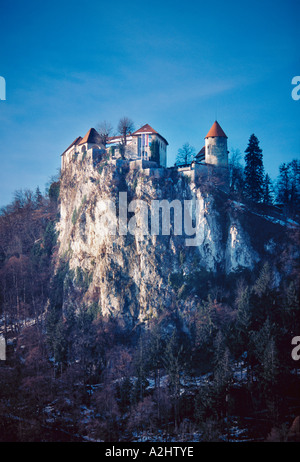 Le château sur la falaise au-dessus du lac de Bled. La Slovénie, Europe Banque D'Images