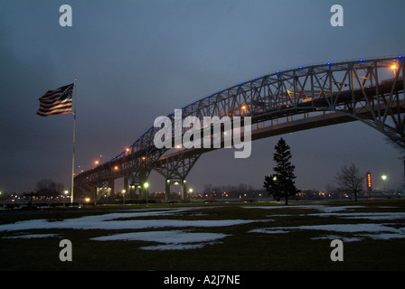 Le Pont International de l'eau bleue Banque D'Images