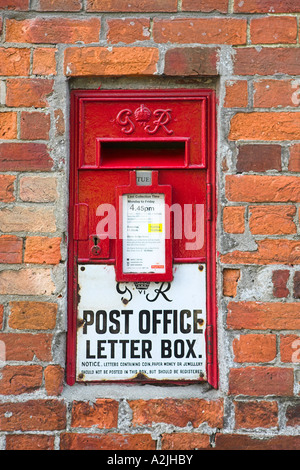 Bureau de poste pays Post Box situé dans le mur étant un George VI type. Situé à Fontmell Magna près de Shaftesbury, dans le Dorset Banque D'Images