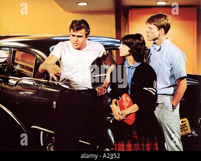 AMERICAN GRAFFITI 1973 film avec L R Paul Le Mat Cindy Williams Ron Howard www pictorialpress com Banque D'Images