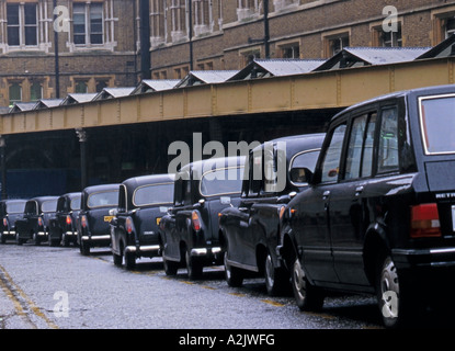 Queue de Black London Taxi Londres Grande Bretagne Banque D'Images