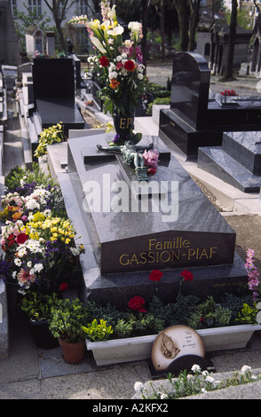 Edith Piafs tombe du cimetière du Père Lachaise Paris France Banque D'Images