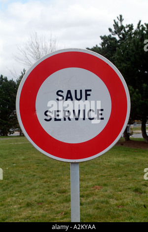Panneau routier européen à un Travellers Rest en Allemagne Banque D'Images