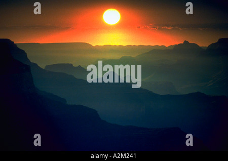 Lever de soleil sur l'theSouth des bords du Grand Canyon Grand Canyon National Park Arizona Banque D'Images