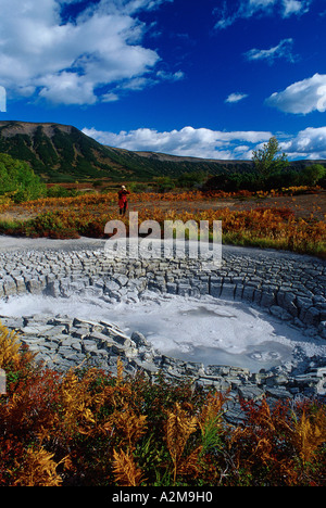 L'Asie, la Russie, le Kamchatka boue pot dans la Caldera Uzon. Banque D'Images