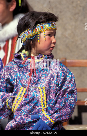 L'Asie, la Russie, la Sibérie. Chuckchi fille en costume traditionnel des Inuits Banque D'Images