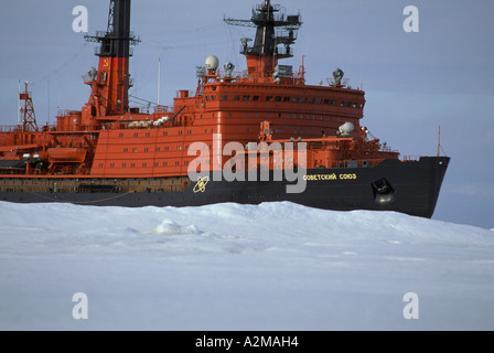 La Russie soviétique, de l'Arctique, Cercle arctique, François-Joseph, brise-glace à propulsion nucléaire "ovietsky' Soyouz Banque D'Images
