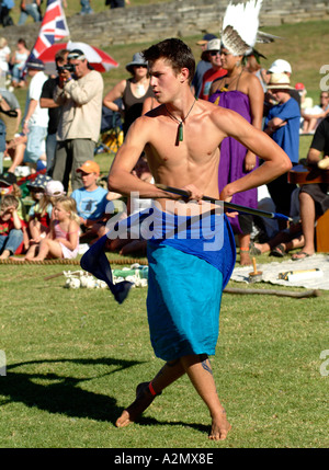 La danse des Maoris à la foule participant à la Music Festival Womad Taranaki Nouvelle Zélande 2005 Banque D'Images
