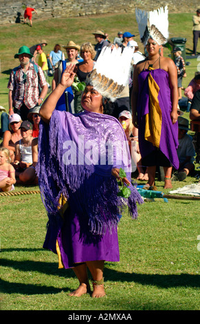 La danse des Maoris à la foule participant à la Music Festival Womad Taranaki Nouvelle Zélande 2005 Banque D'Images