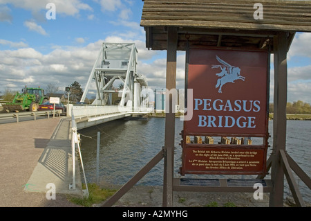 Pegasus Bridge Ouistreham Calvados Normandie France Banque D'Images