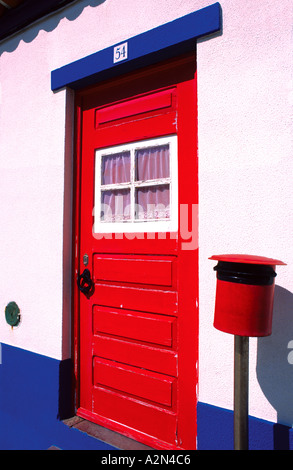 Dans le fishervillage porte typique de Porto Covo Parc Naturel Costa Vicentina Alentejo Portugal Sudoeste Alentejano e Banque D'Images