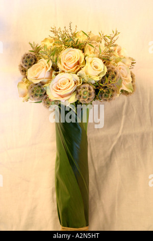 Close-up of bouquet de fleurs dans un vase Banque D'Images