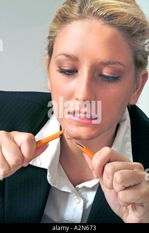 Businesswoman en tailleur sur fond blanc Banque D'Images
