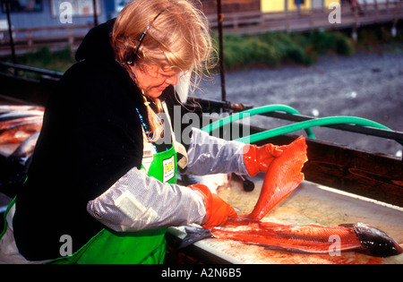 Angler avec du saumon de l'Alaska États-Unis Banque D'Images