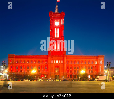 L'hôtel de ville illuminée au crépuscule, Berlin, maire, Alexanderplatz, Berlin, Allemagne Banque D'Images