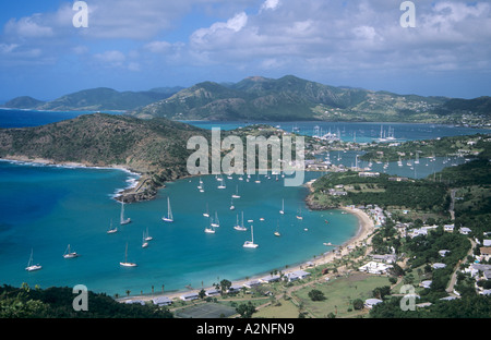 Vue sur le port anglais, Nelson's Dockyard et de Falmouth Harbour, Antigua, Shirley Heights, Caraïbes Banque D'Images