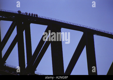 Les grimpeurs sur le fameux pont Harbour Bridge de Sydney, Australie Banque D'Images