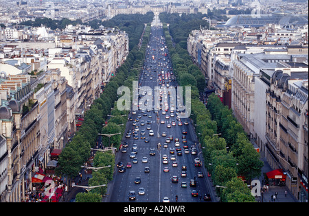 Vue aérienne de route en ville, Paris, Ile-de-France, France Banque D'Images