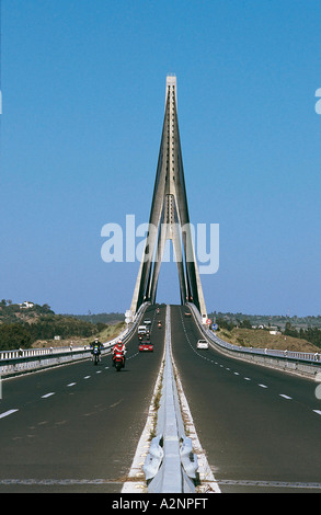 La circulation sur le pont de la frontière entre l'Espagne et le Portugal, l'Espagne Banque D'Images