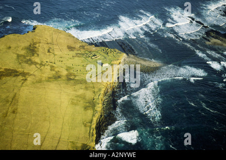 De l'antenne est de Brough de Birsay continentale au large de la côte nord-ouest des Orcades. Ruines de Picte et la colonisation scandinave et des raz-de-chaussée. Banque D'Images