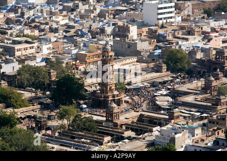 Inde Rajasthan Jodhpur view vieille zone de Sardar et tour de l'horloge du Fort Meherangarh Banque D'Images
