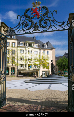 Place Clairefontaine et la statue de la Grande-Duchesse Charlotte, Luxembourg-ville Banque D'Images