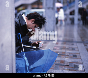 Cos jouer pour se goth jusqu'à l'extérieur de la gare de Harajuku à Tokyo Banque D'Images