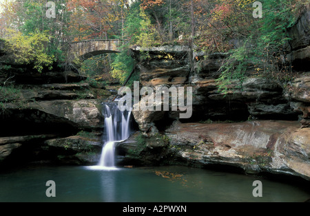 Chutes supérieures à Old Man's Cave, parc d'État de Hocking Hills, Ohio Banque D'Images