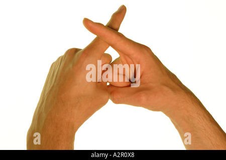 Young caucasian man's hands démontrant la British sign pour la lettre sur un fond blanc. Banque D'Images