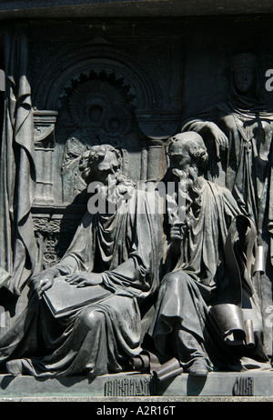 Saint Cyrille et Méthode. Détail du monument pour le millénaire de la Russie à Krasnodar, Russie Banque D'Images