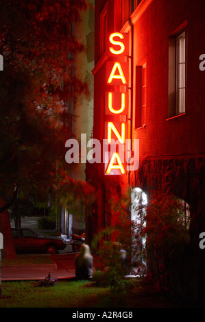 Une enseigne lumineuse pour un sauna public de Sörnäinen, Helsinki, Finlande Banque D'Images