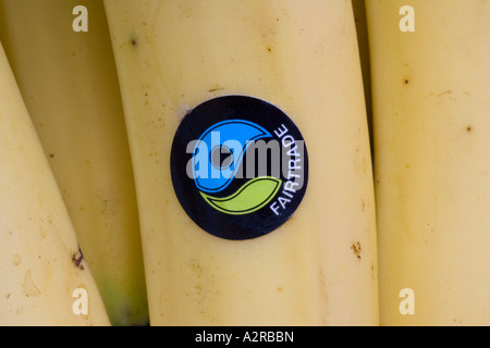 Autocollant logo Fairtrade sur Waitrose banana de République Dominicaine Royaume-Uni Banque D'Images