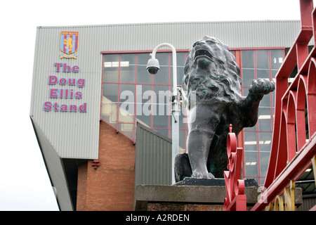 Le Doug Ellis stand à Villa Park à Birmingham Banque D'Images