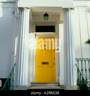 Porte jaune de Georgian House Maida Vale, London England UK Banque D'Images