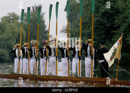 Eton College 1990, 550e anniversaire de l'école 4 juin procession de bateaux sur la Tamise pour parents Day 1990s Royaume-Uni HOMER SYKES Banque D'Images