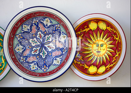 Tunisie assiettes décoratives colorées bol Banque D'Images