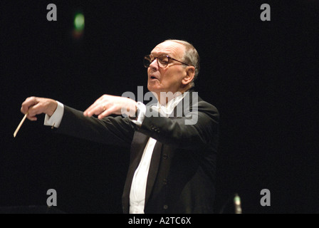 Le compositeur italien Ennio Morricone en concert, Hammersmith Apollo, Londres, Royaume-Uni. Décembre, 2006. Banque D'Images