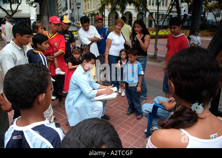 Stand caricaturiste dans le centre-ville de Guayaquil, en Équateur. Banque D'Images