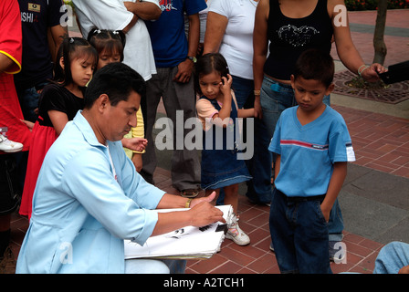 Stand caricaturiste dans le centre-ville de Guayaquil, en Équateur. Banque D'Images