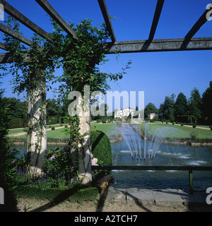 VILLA ARNAGA AVEC BELVÉDÈRE ET BASSIN EDMOND ROSTAND DOMAINE CAMBO-LES-BAINS PAYS BASQUE FRANCE EUROPE Banque D'Images