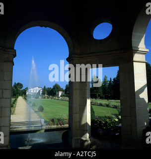 VILLA ARNAGA AVEC BELVÉDÈRE ET JET D'EAU EDMOND ROSTAND DOMAINE CAMBO-LES-BAINS PAYS BASQUE FRANCE EUROPE Banque D'Images