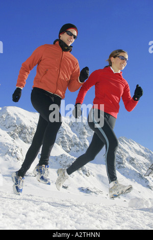 Couple de jogging en hiver Banque D'Images