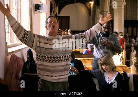 Transe dans l'esprit église évangélique de St Nicholas Ashill Norfolk UK parlant en langues Christianisme en Grande-Bretagne années 1990 HOMER SYKES Banque D'Images