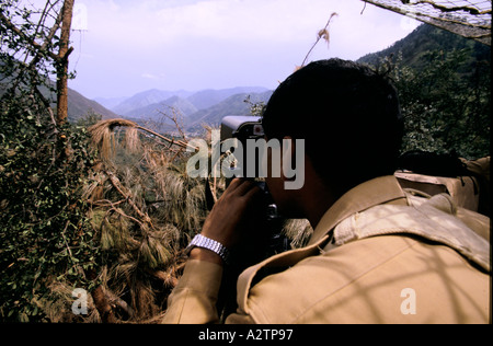 Conflit du Cachemire sous 1999 soldats en chakoti indien près de la ligne de contrôle 1999 Banque D'Images