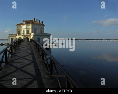 Fusaro - Maison pour la chasse - sur le lac Fusaro - Architecture par Luigi Vanvitelli - royal casina Ostrichina Bacoli, Pozzuoli, Banque D'Images