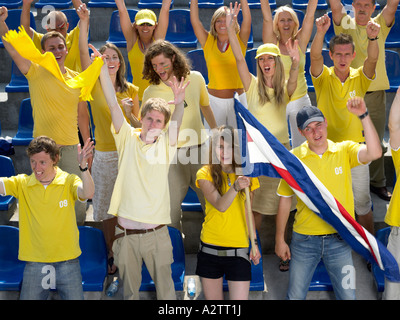 Foule acclamant Banque D'Images