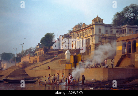 Varanasi Inde (banares) Ganges Burning Ghats Banque D'Images